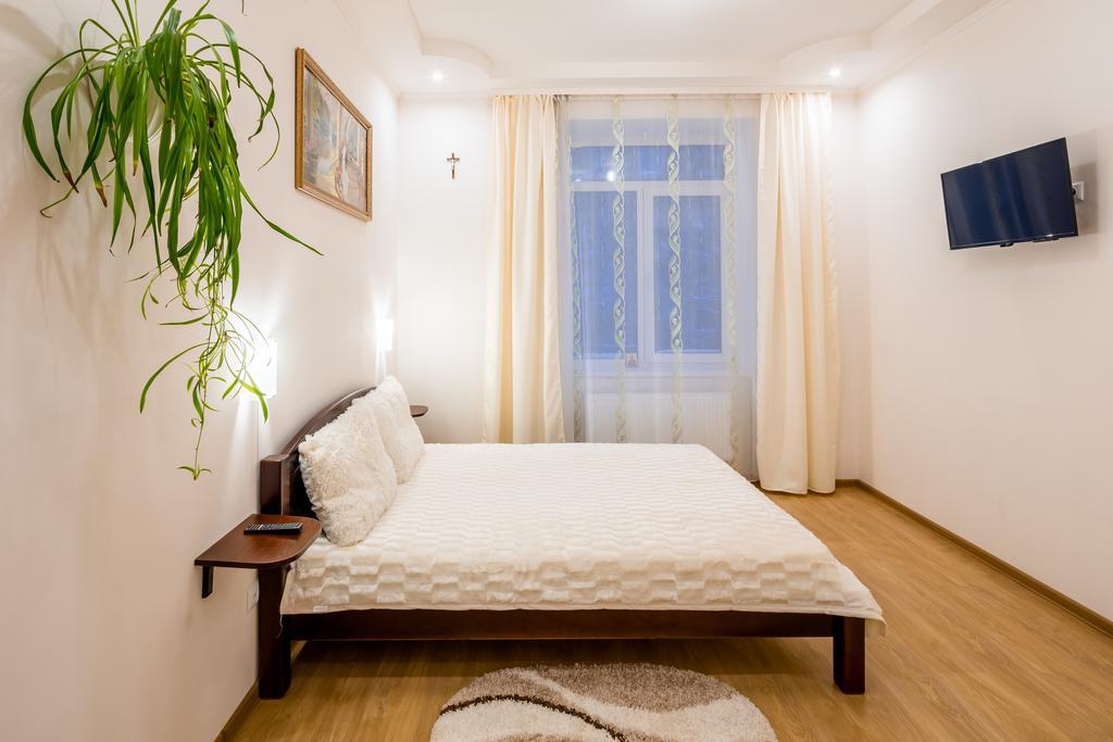 Apartment On Khmelnytskogo Street Lviv Bagian luar foto