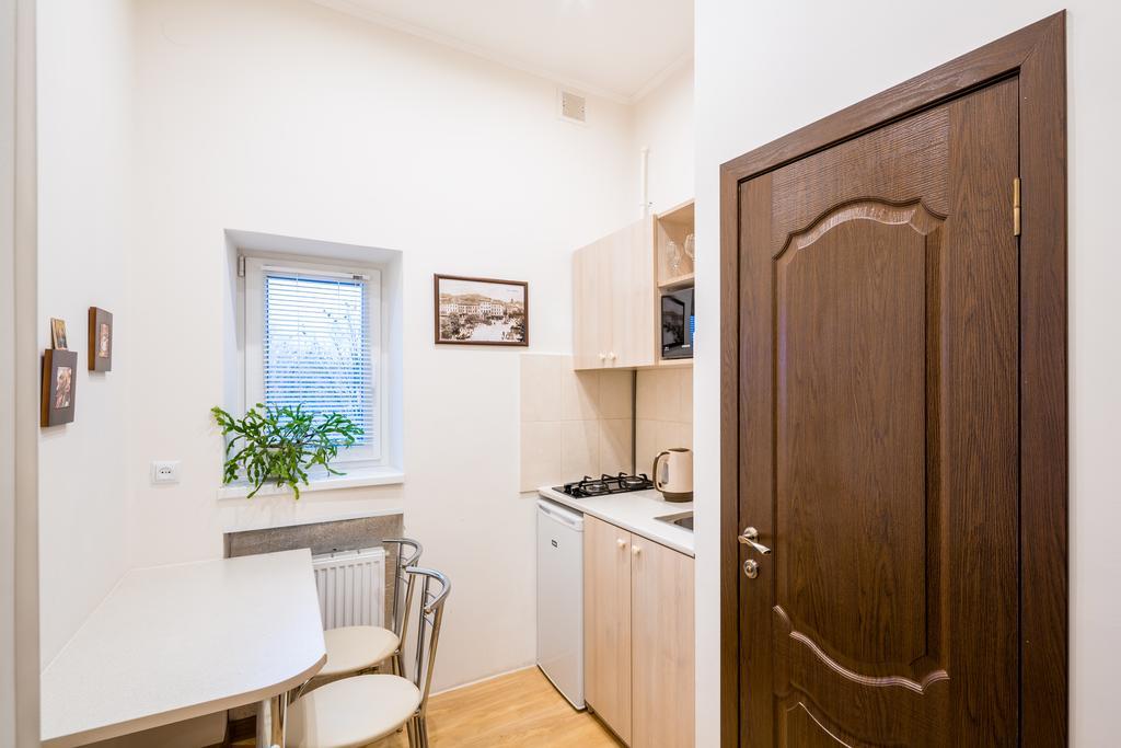 Apartment On Khmelnytskogo Street Lviv Bagian luar foto