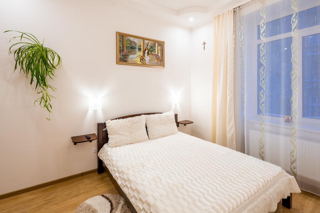 Apartment On Khmelnytskogo Street Lviv Bagian luar foto